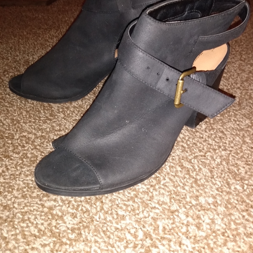 Women's 10 opentoe bootie with buckel